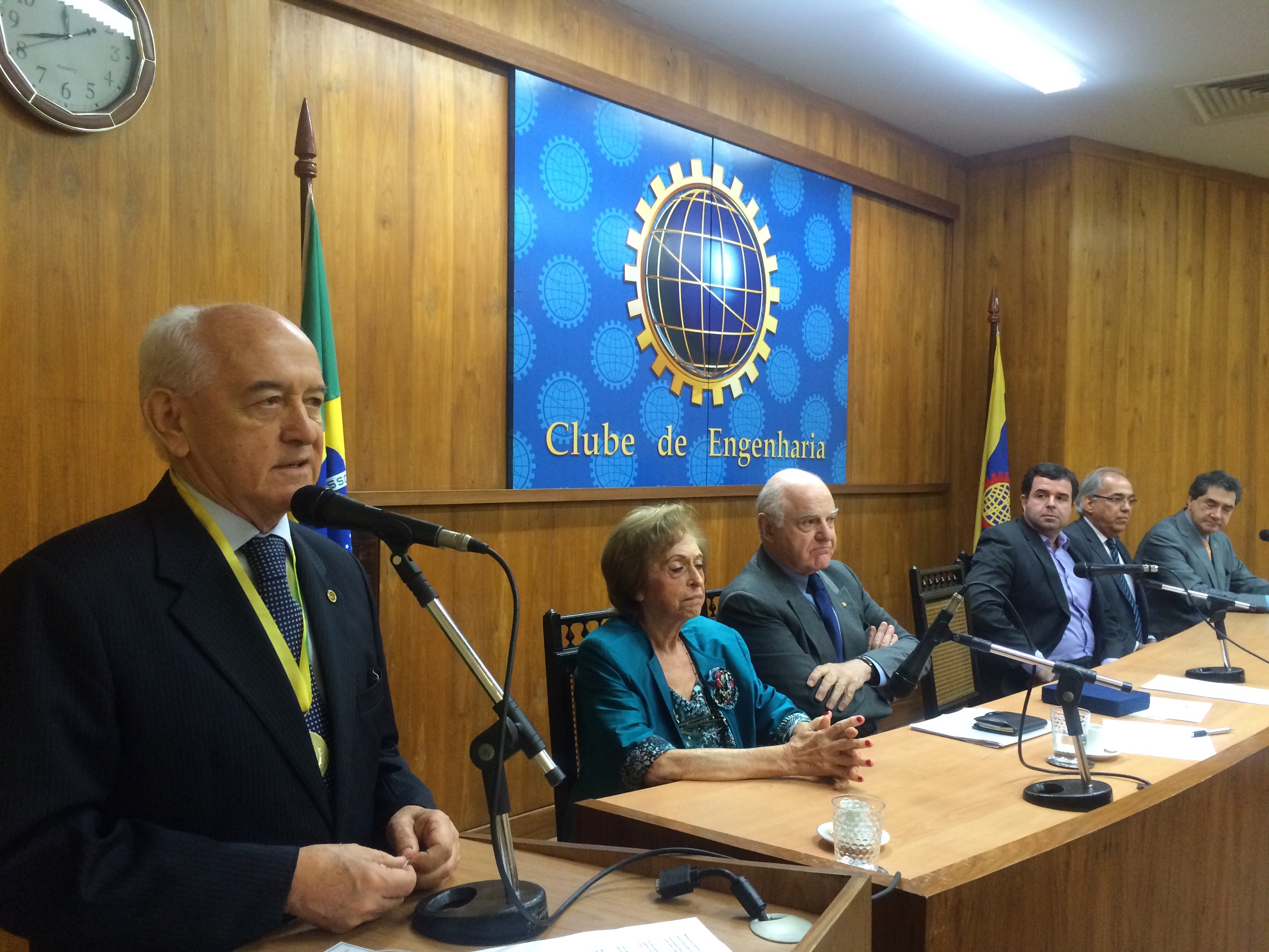 Ministro recebe Comenda de Honra da Associação Brasileira de Engenharia de Segurança do Trabalho